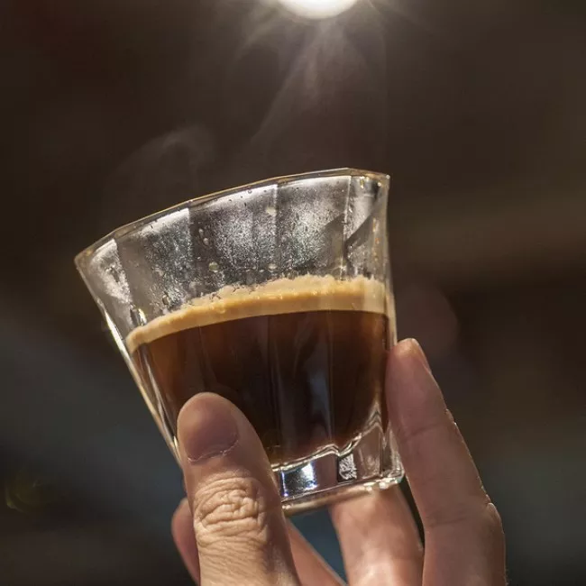 Loveramics Urban Glass Twisted Cappuccino üvegpohár 180ml, aljtálca nélkül