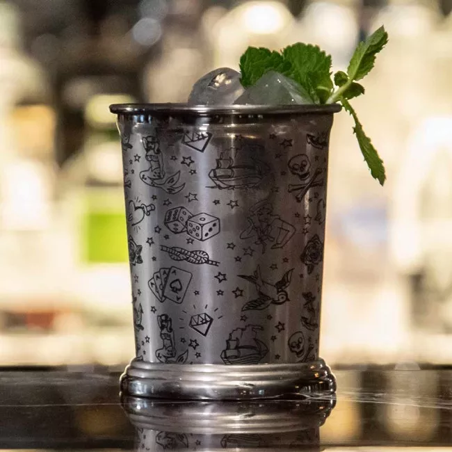 Urban Bar Tattoo Julep Cup 410 ml rozsdamentes acél koktélpohár tetoválás-mintával