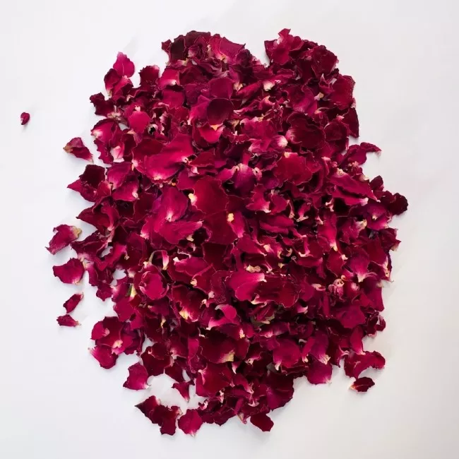 Rose de Rescht rózsaszirom kézzel szüretelt szirmai papír csomagolásban