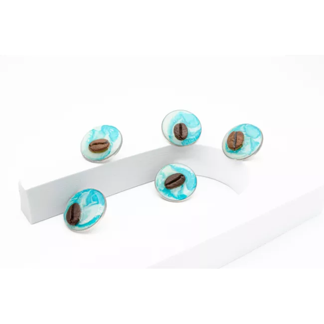 BeanBling Pin Bean&SeaSide kék színű kávébab dísztű rozsdamentes acél foglalatban
